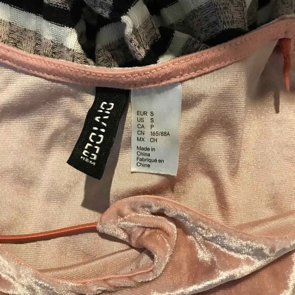 BUNDLE of 2 Tops Stripe Rib Tee And Crop Velour Camisole 💚 - Picture 5 of 8